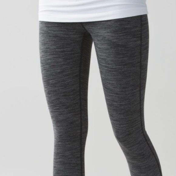lululemon athletica Pants - Lululemon cropped leggings